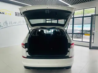 Skoda Kodiaq 2024 TSI330 5 Versión de fuerza de tracción en dos ruedas interior foto 14 Skoda Kodiaq 2024 TSI330 5 Versión de fuerza de tracción en dos ruedas interior foto 14