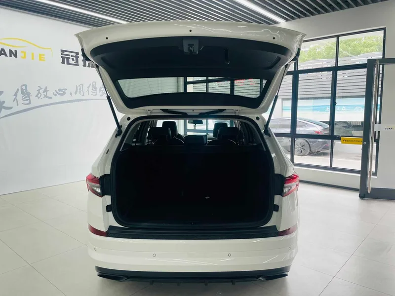 Skoda Kodiaq 2024 TSI330 5 Versión de fuerza de tracción en dos ruedas interior foto 14 Skoda Kodiaq 2024 TSI330 5 Versión de fuerza de tracción en dos ruedas interior foto 14