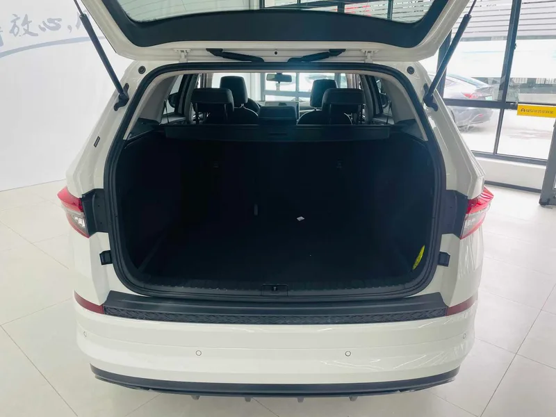 Skoda Kodiaq 2024 TSI330 5 Versión de fuerza de tracción en dos ruedas interior foto 15 Skoda Kodiaq 2024 TSI330 5 Versión de fuerza de tracción en dos ruedas interior foto 15