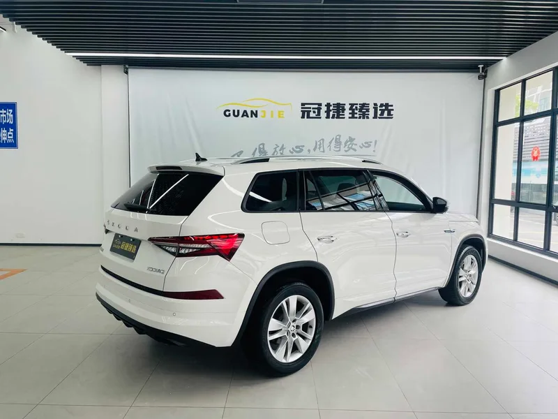 Skoda Kodiaq 2024 TSI330 5 Versión de fuerza de tracción en dos ruedas interior foto 16 Skoda Kodiaq 2024 TSI330 5 Versión de fuerza de tracción en dos ruedas interior foto 16