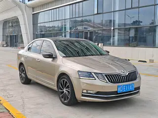 Skoda Octavia 2018 TSI280 DSG Luxury Edition exterior photo 2 Skoda Octavia 2018 TSI280 DSG Luxury Edition exterior photo 2