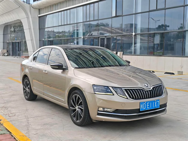Skoda Octavia 2018 TSI280 DSG Luxury Edition exterior photo 2 Skoda Octavia 2018 TSI280 DSG Luxury Edition exterior photo 2
