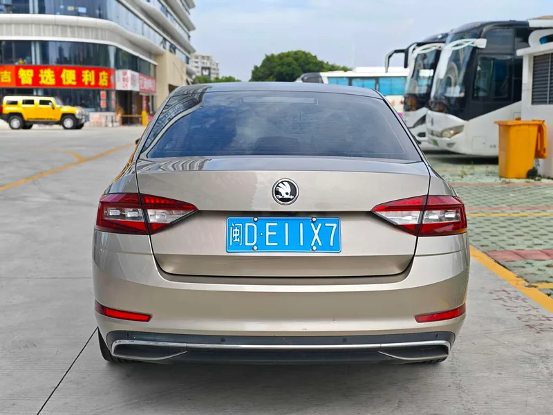 Skoda Octavia 2018 TSI280 DSG Luxury Edition exterior photo 4 Skoda Octavia 2018 TSI280 DSG Luxury Edition exterior photo 4