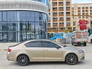 Skoda Octavia 2018 TSI280 DSG Luxury Edition exterior photo 5 Skoda Octavia 2018 TSI280 DSG Luxury Edition exterior photo 5