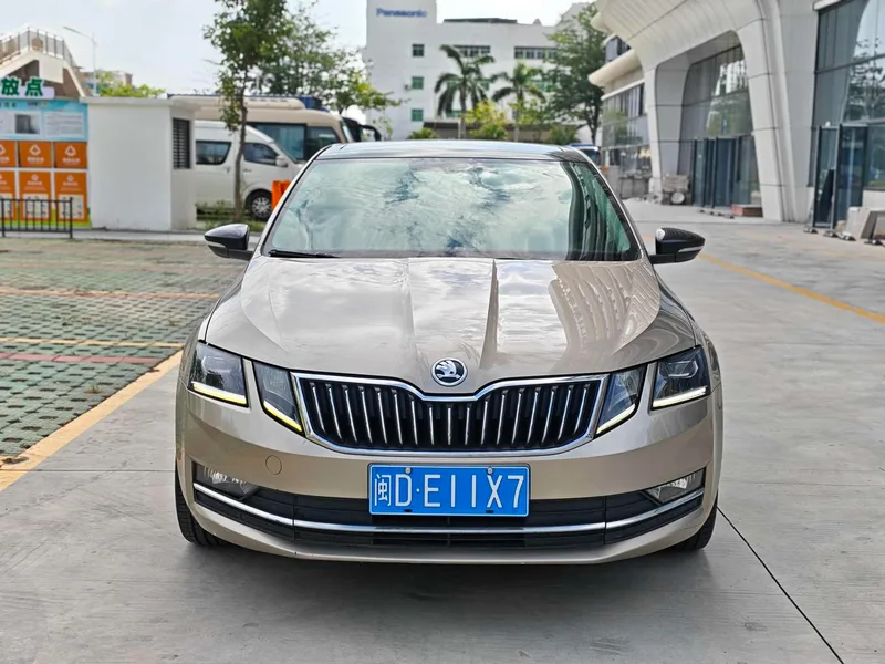 Skoda Octavia 2018 TSI280 DSG Luxury Edition interior photo 7 Skoda Octavia 2018 TSI280 DSG Luxury Edition interior photo 7