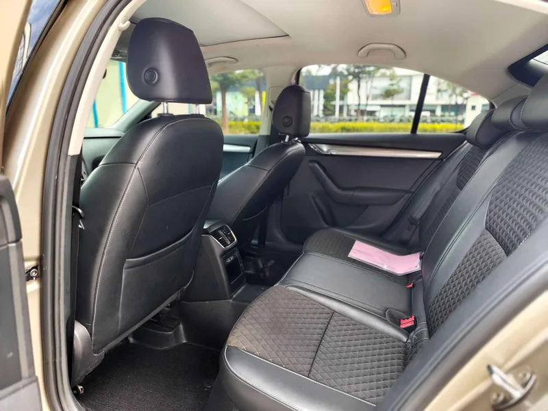 Skoda Octavia 2018 TSI280 DSG Luxury Edition interior photo 9 Skoda Octavia 2018 TSI280 DSG Luxury Edition interior photo 9