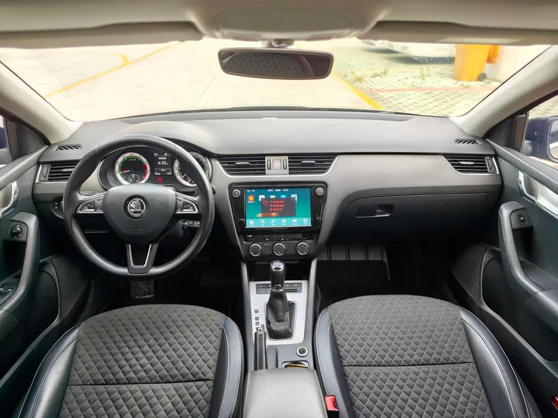 Skoda Octavia 2018 TSI280 DSG Luxury Edition interior photo 11 Skoda Octavia 2018 TSI280 DSG Luxury Edition interior photo 11