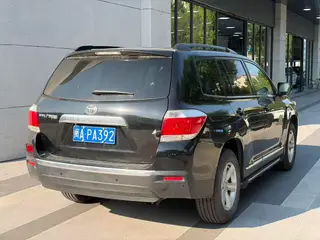 Toyota Highlander 2012 2.7L Two-wheel drive 7 Seat Elite Edition interior photo 7