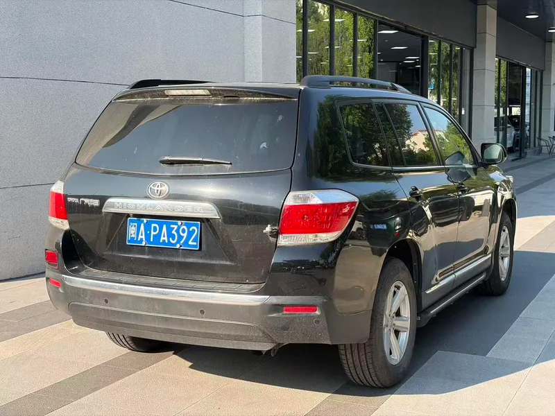 Toyota Highlander 2012 2.7L Two-wheel drive 7 Seat Elite Edition interior photo 7