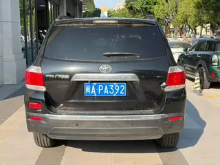 Toyota Highlander 2012 2.7L Two-wheel drive 7 Seat Elite Edition interior photo 8