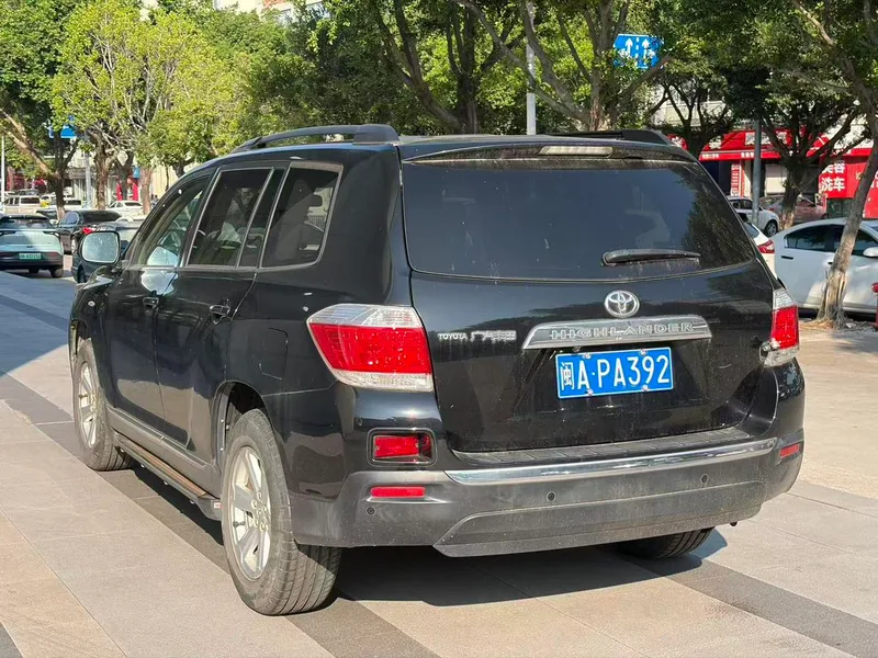 Toyota Highlander 2012 2.7L Two-wheel drive 7 Seat Elite Edition interior photo 9