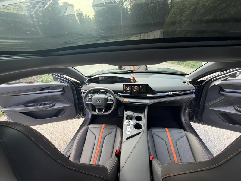Changan UNI-V 2024 1.5T Premium Class interior photo 8 Changan UNI-V 2024 1.5T Premium Class interior photo 8