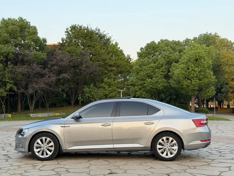Skoda Superb 2017 TSI280 DSG Edición campeona interior foto 10 Skoda Superb 2017 TSI280 DSG Edición campeona interior foto 10