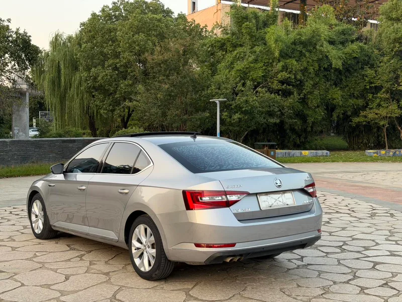 Skoda Superb 2017 TSI280 DSG Edición campeona interior foto 12 Skoda Superb 2017 TSI280 DSG Edición campeona interior foto 12