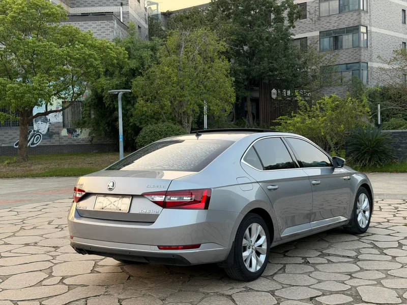 Skoda Superb 2017 TSI280 DSG Edición campeona interior foto 13 Skoda Superb 2017 TSI280 DSG Edición campeona interior foto 13