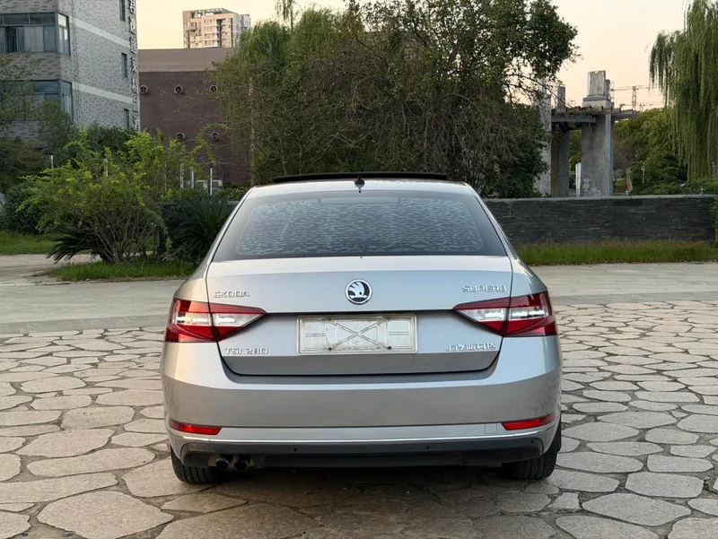 Skoda Superb 2017 TSI280 DSG Edición campeona interior foto 14 Skoda Superb 2017 TSI280 DSG Edición campeona interior foto 14