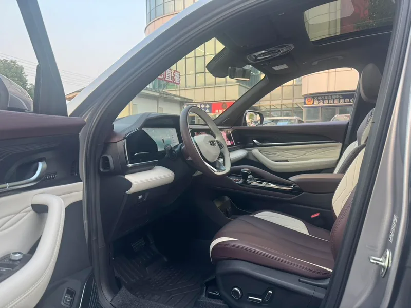 Geely Monjaro 2024 2.0TD Versión en la nube de tracción en dos ruedas automática de alta potencia interior foto 11