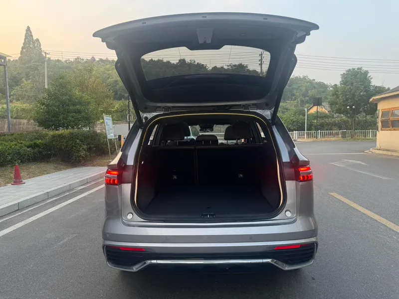 Geely Monjaro 2024 2.0TD Versión en la nube de tracción en dos ruedas automática de alta potencia interior foto 17
