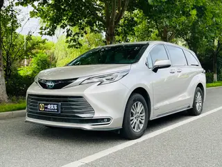 Toyota Sienna 2023 Двойной двигатель 2.5L Комфорт-версия