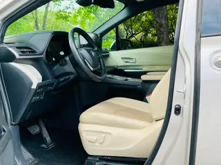 Toyota Sienna 2023 Double moteur 2.5L Version confortable intérieur photo 9 Toyota Sienna 2023 Double moteur 2.5L Version confortable intérieur photo 9