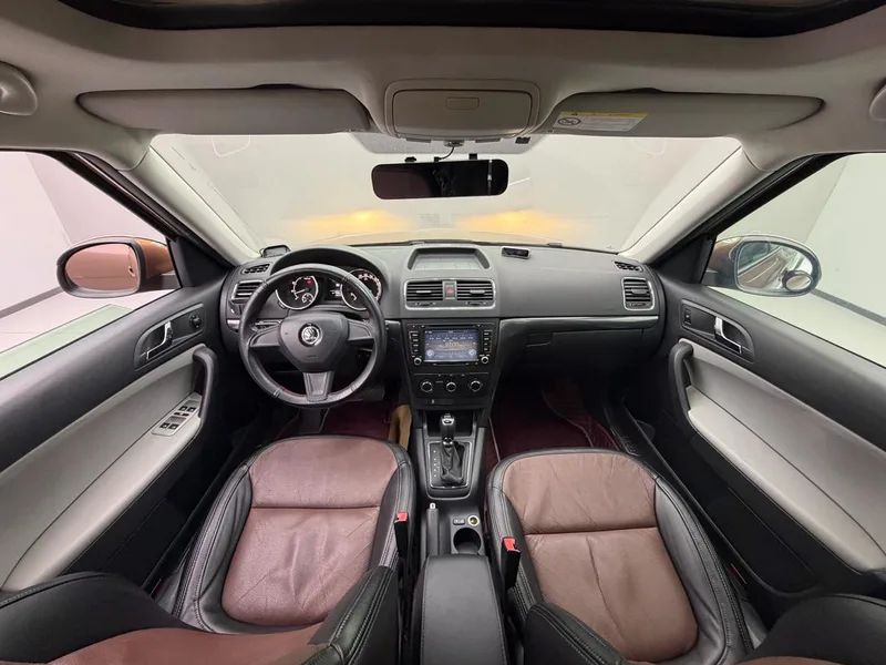 Skoda Yeti 2016 1.4TSI DSG Line Creation Edition interior photo 8 Skoda Yeti 2016 1.4TSI DSG Line Creation Edition interior photo 8