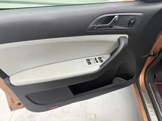 Skoda Yeti 2016 1.4TSI DSG Line Creation Edition interior photo 14 Skoda Yeti 2016 1.4TSI DSG Line Creation Edition interior photo 14