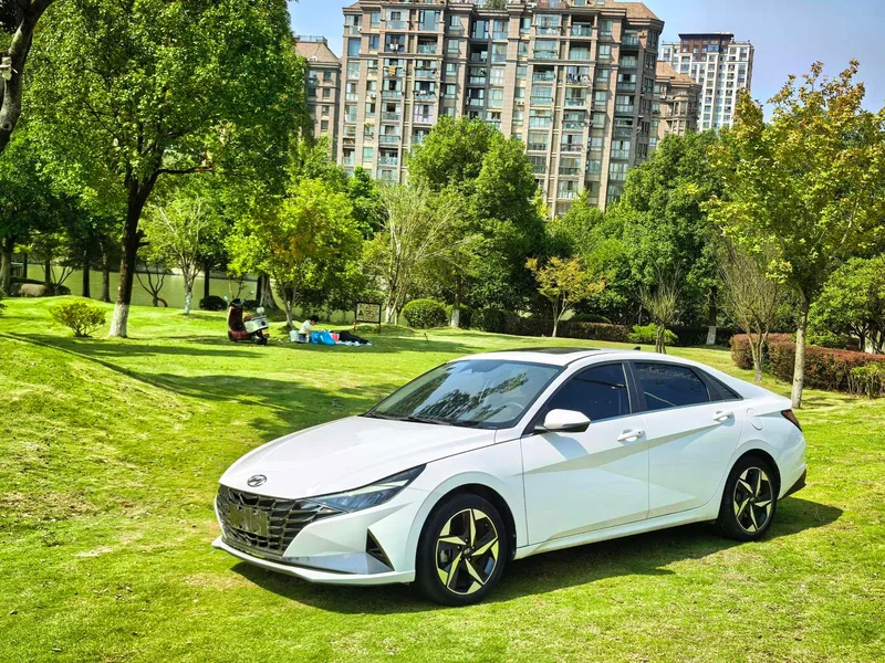 Hyundai Elantra 2021 1.5L CVT LUX Premium Edition exterior photo 1 Hyundai Elantra 2021 1.5L CVT LUX Premium Edition exterior photo 1
