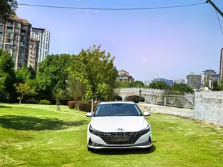 Hyundai Elantra 2021 1.5L CVT LUX Premium Edition exterior photo 2 Hyundai Elantra 2021 1.5L CVT LUX Premium Edition exterior photo 2