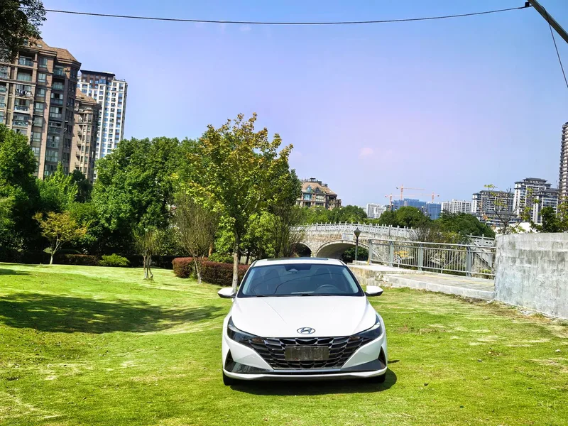 Hyundai Elantra 2021 1.5L CVT LUX Premium Edition exterior photo 2 Hyundai Elantra 2021 1.5L CVT LUX Premium Edition exterior photo 2