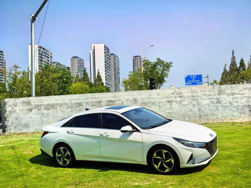 Hyundai Elantra 2021 1.5L CVT LUX Premium Edition exterior photo 3 Hyundai Elantra 2021 1.5L CVT LUX Premium Edition exterior photo 3