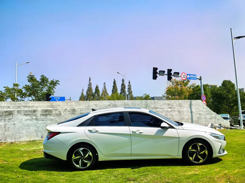 Hyundai Elantra 2021 1.5L CVT LUX Premium Edition exterior photo 7 Hyundai Elantra 2021 1.5L CVT LUX Premium Edition exterior photo 7