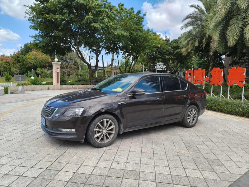 Skoda Octavia 2018 TSI230 DSG Comfort Edition exterior photo 1 Skoda Octavia 2018 TSI230 DSG Comfort Edition exterior photo 1