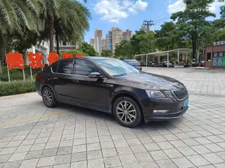 Skoda Octavia 2018 TSI230 DSG Comfort Edition exterior photo 3 Skoda Octavia 2018 TSI230 DSG Comfort Edition exterior photo 3
