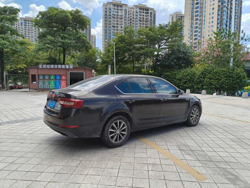 Skoda Octavia 2018 TSI230 DSG Comfort Edition exterior photo 4 Skoda Octavia 2018 TSI230 DSG Comfort Edition exterior photo 4