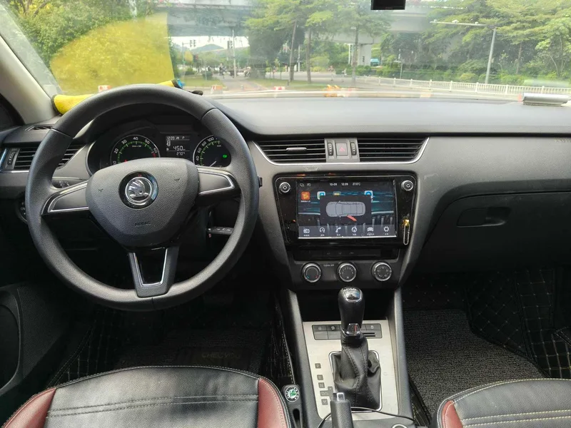 Skoda Octavia 2018 TSI230 DSG Comfort Edition interior photo 9 Skoda Octavia 2018 TSI230 DSG Comfort Edition interior photo 9