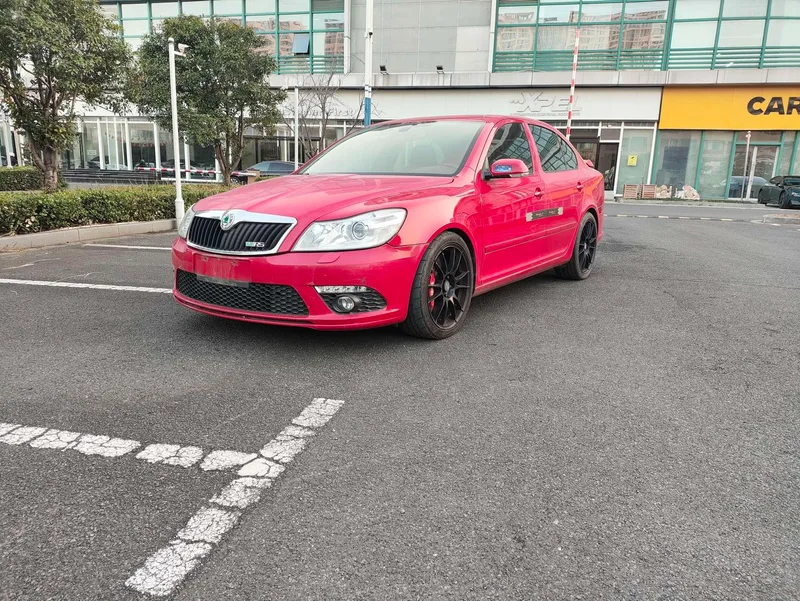 Skoda Octavia 2010 2.0TSI RS extérieur photo 1 Skoda Octavia 2010 2.0TSI RS extérieur photo 1