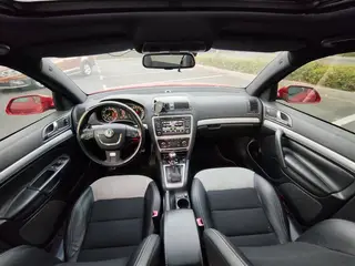 Skoda Octavia 2010 2.0TSI RS intérieur photo 15 Skoda Octavia 2010 2.0TSI RS intérieur photo 15