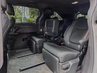 Toyota Sienna 2023 Doble motor 2.5L Versión de lujo exterior foto 9 Toyota Sienna 2023 Doble motor 2.5L Versión de lujo exterior foto 9