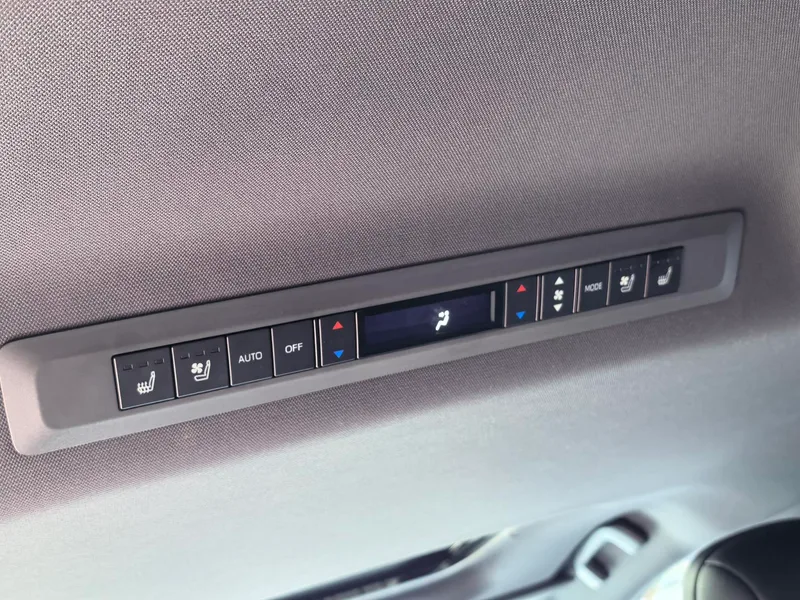 Toyota Sienna 2023 Doble motor 2.5L Versión de lujo interior foto 17 Toyota Sienna 2023 Doble motor 2.5L Versión de lujo interior foto 17