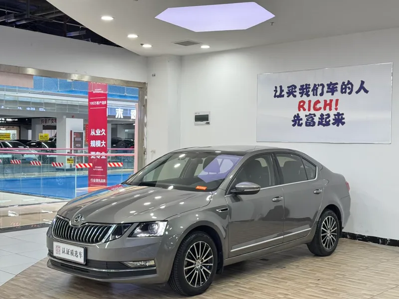 Skoda Octavia 2019 TSI230 DSG Edición Zhixing Deluxe País V exterior foto 2 Skoda Octavia 2019 TSI230 DSG Edición Zhixing Deluxe País V exterior foto 2