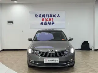 Skoda Octavia 2019 TSI230 DSG Edición Zhixing Deluxe País V exterior foto 3 Skoda Octavia 2019 TSI230 DSG Edición Zhixing Deluxe País V exterior foto 3