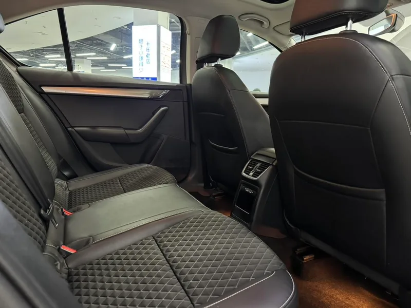 Skoda Octavia 2019 TSI230 DSG Edición Zhixing Deluxe País V exterior foto 9 Skoda Octavia 2019 TSI230 DSG Edición Zhixing Deluxe País V exterior foto 9