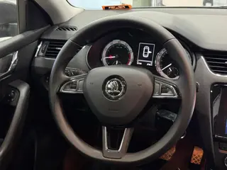 Skoda Octavia 2019 TSI230 DSG Edición Zhixing Deluxe País V interior foto 15 Skoda Octavia 2019 TSI230 DSG Edición Zhixing Deluxe País V interior foto 15