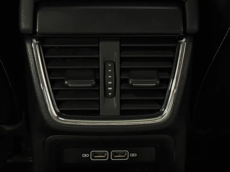 Skoda Octavia 2019 TSI230 DSG Edición Zhixing Deluxe País V interior foto 17 Skoda Octavia 2019 TSI230 DSG Edición Zhixing Deluxe País V interior foto 17