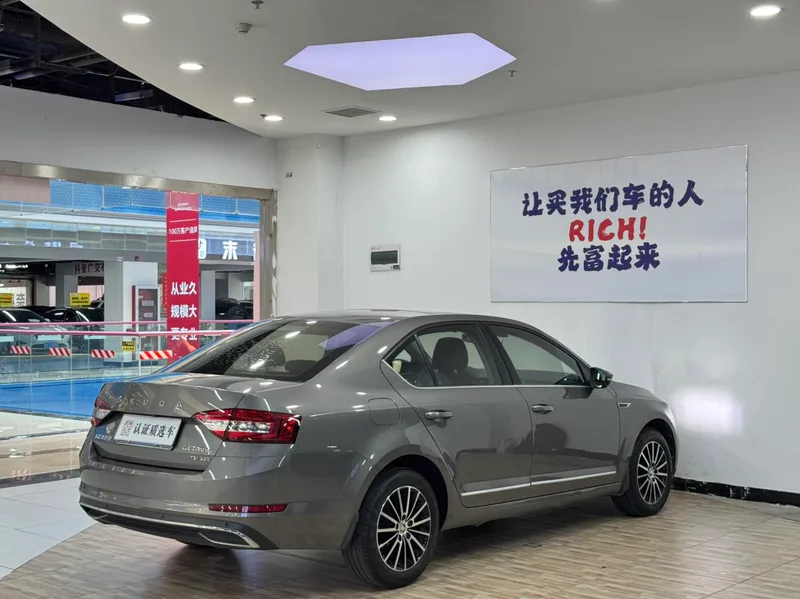 Skoda Octavia 2019 TSI230 DSG Edición Zhixing Deluxe País V interior foto 20 Skoda Octavia 2019 TSI230 DSG Edición Zhixing Deluxe País V interior foto 20