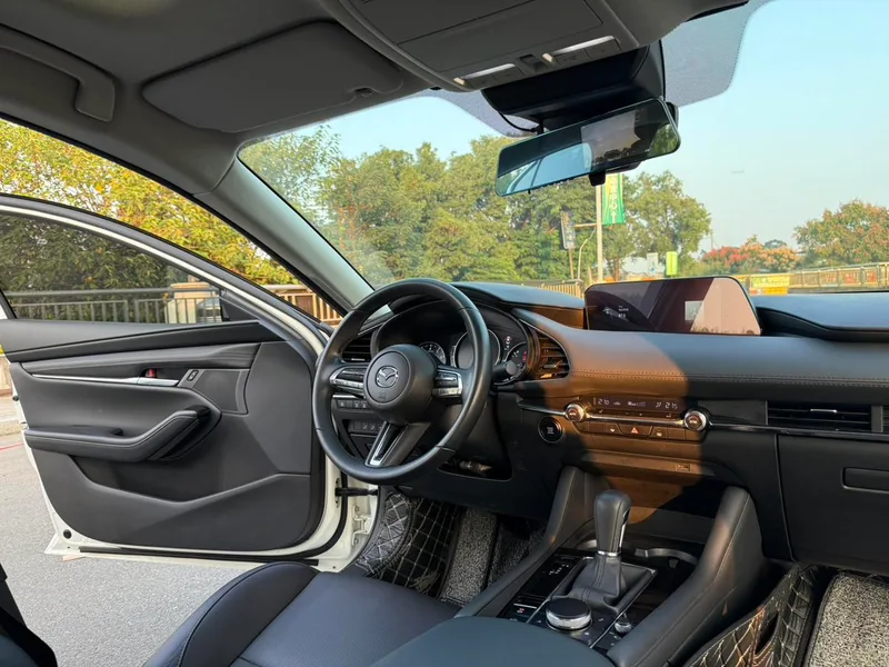 Mazda Mazda3 Axela 2022 2.0L Auto Quality Edition interior photo 7