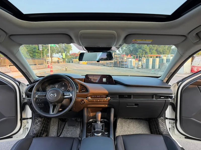 Mazda Mazda3 Axela 2022 2.0L Auto Quality Edition interior photo 8