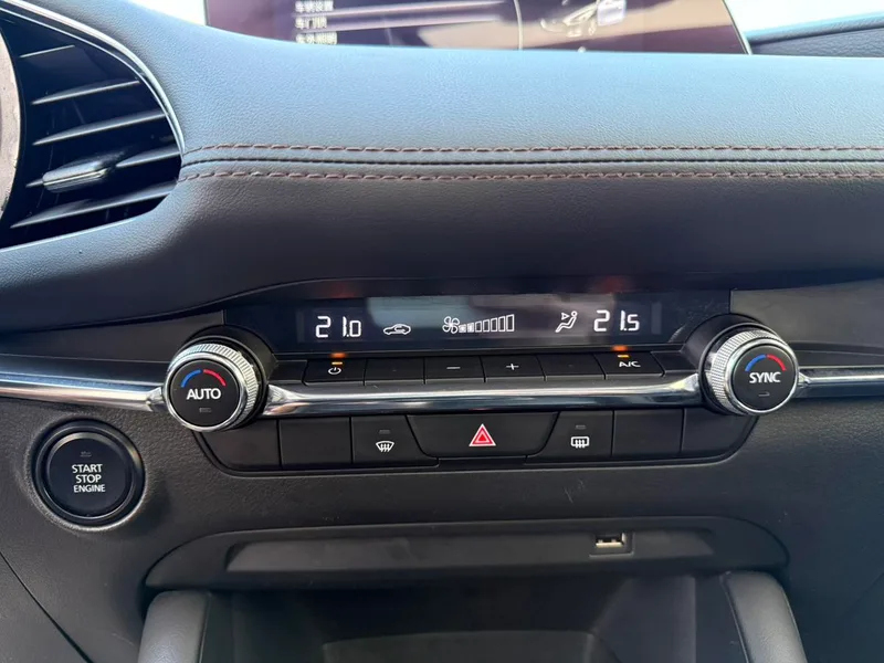 Mazda Mazda3 Axela 2022 2.0L Auto Quality Edition interior photo 11