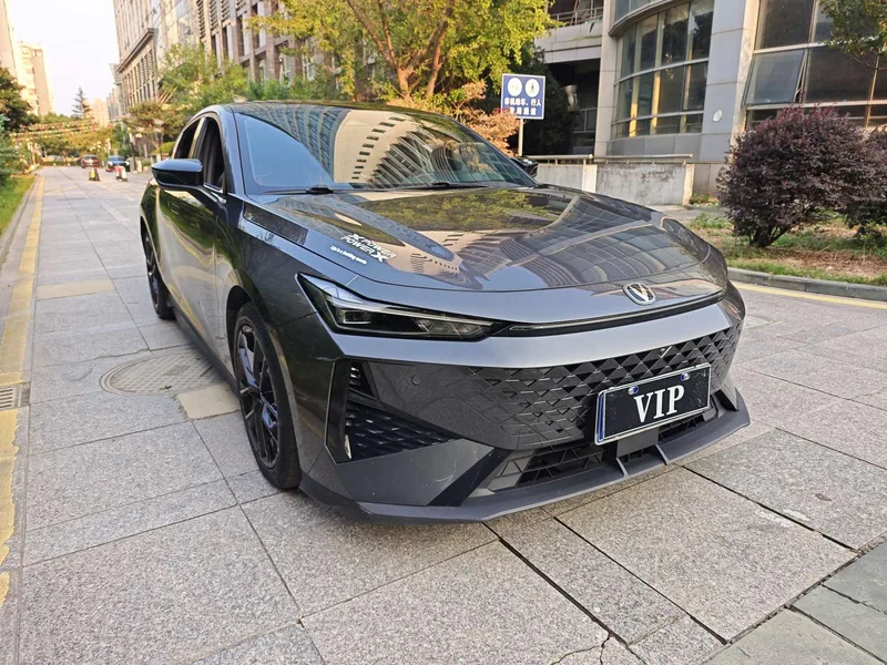 Changan UNI-V 2024 1.5T Finition premium extérieur photo 3