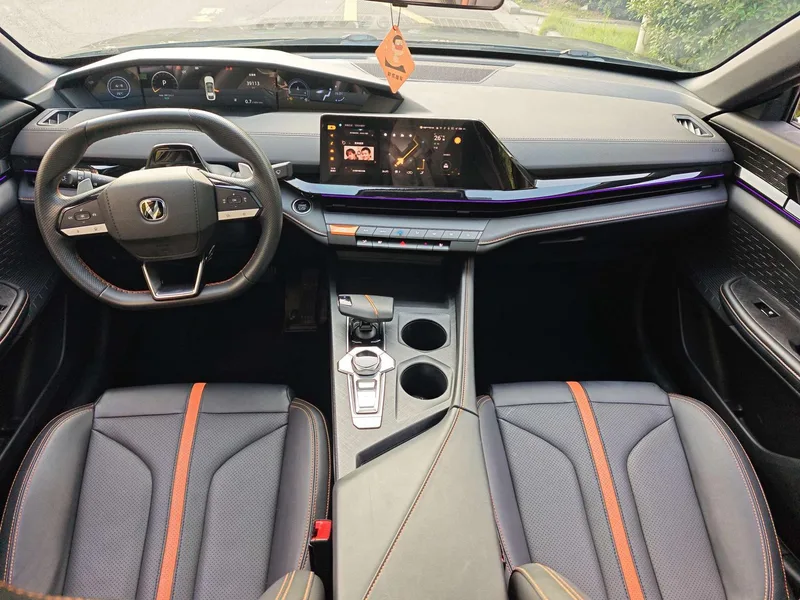 Changan UNI-V 2024 1.5T Finition premium extérieur photo 4
